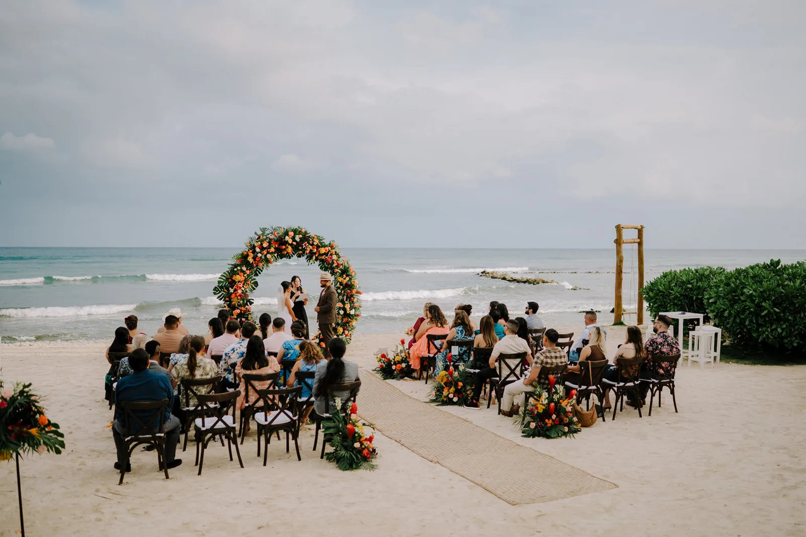 Ceremonia de boda en la playa de Blue Venado Seaside